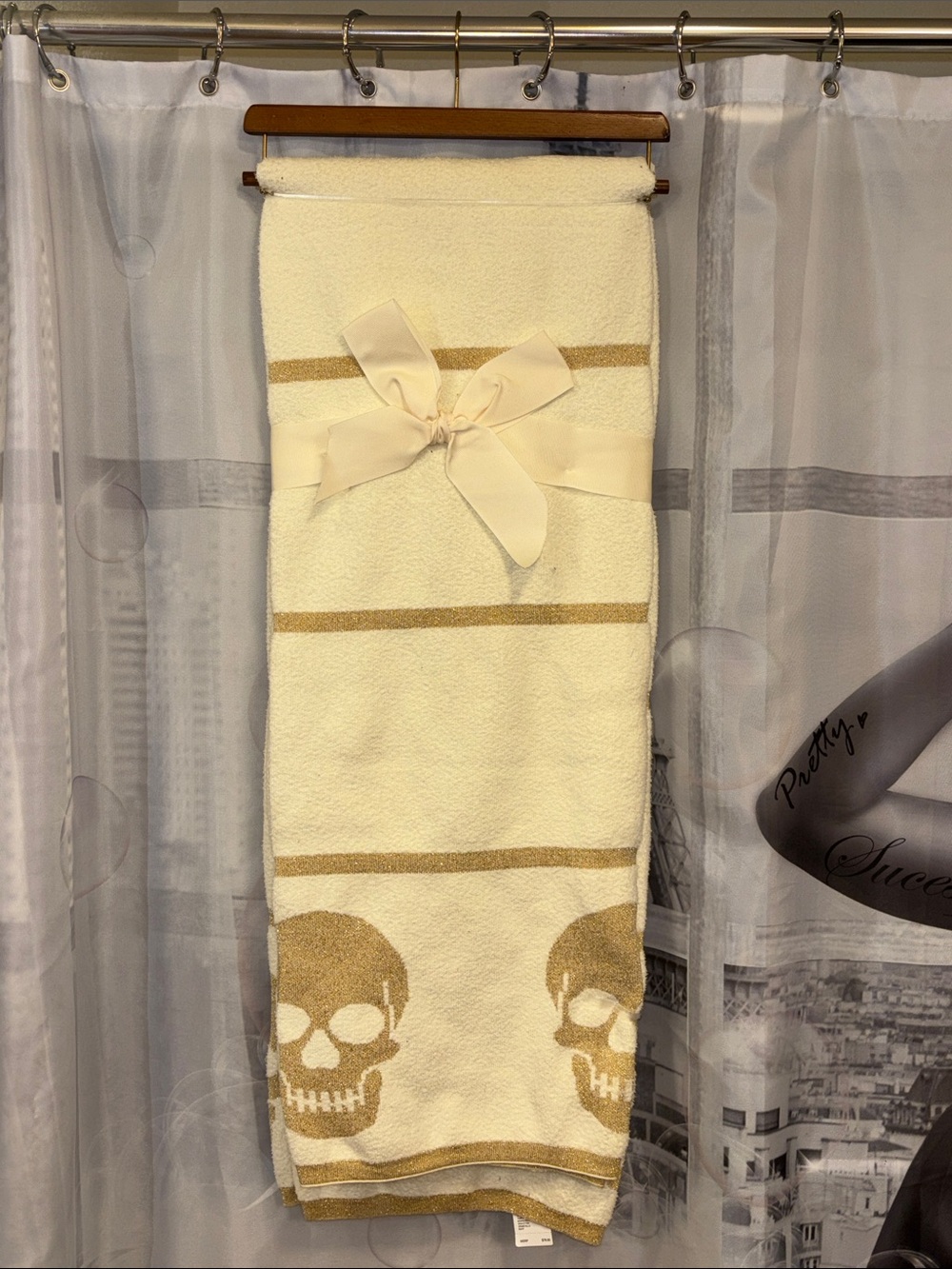 NWT Magaschoni Cream & Gold Skull Accent Throw